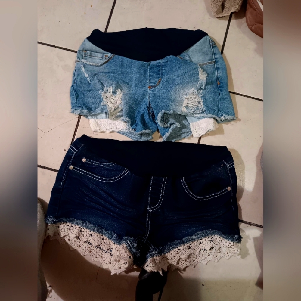 Maternity shorts new with no tags they ended up being to small sz medium